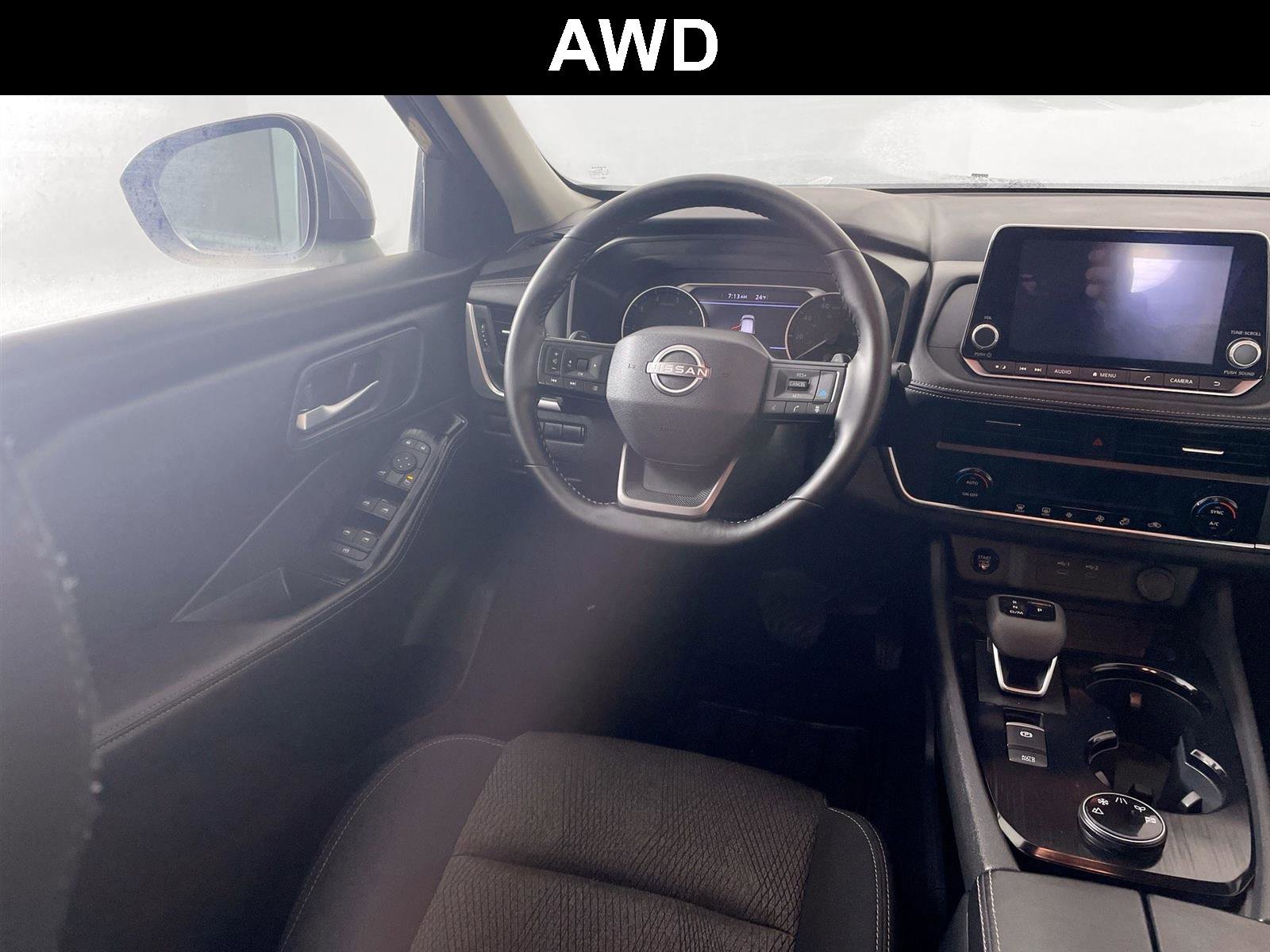 Used 2025 Nissan Rogue SV AWD/4WD image 2