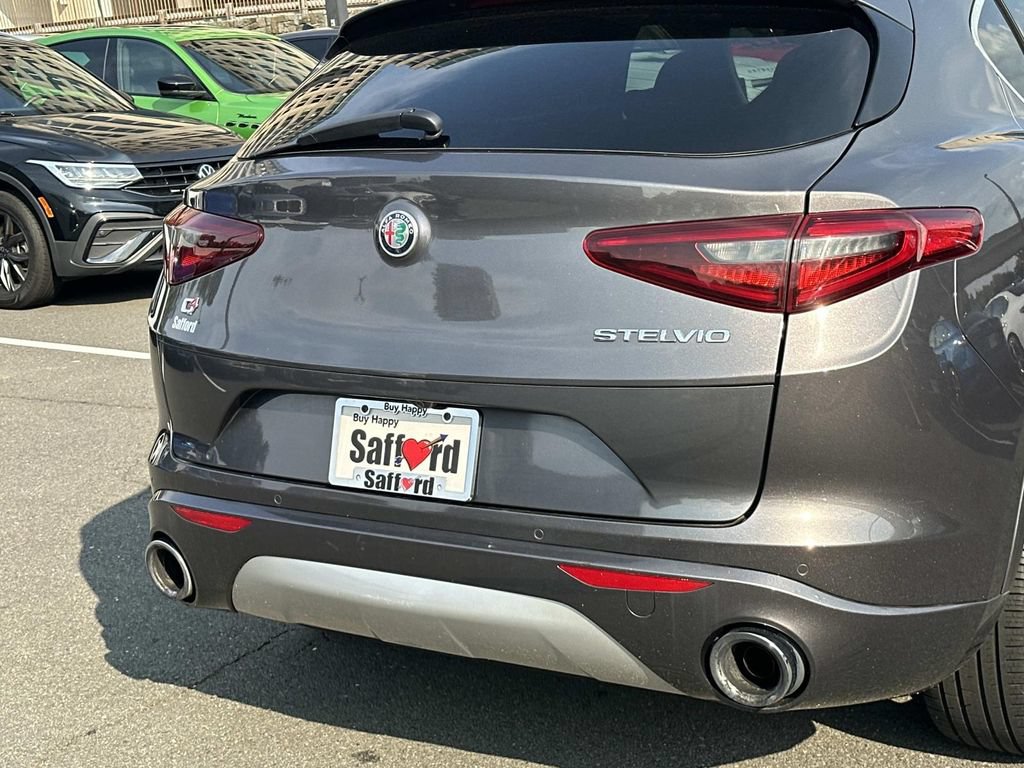 Used 2021 Alfa Romeo Stelvio Ti w/ Nero Edizione AWD/4WD image 11