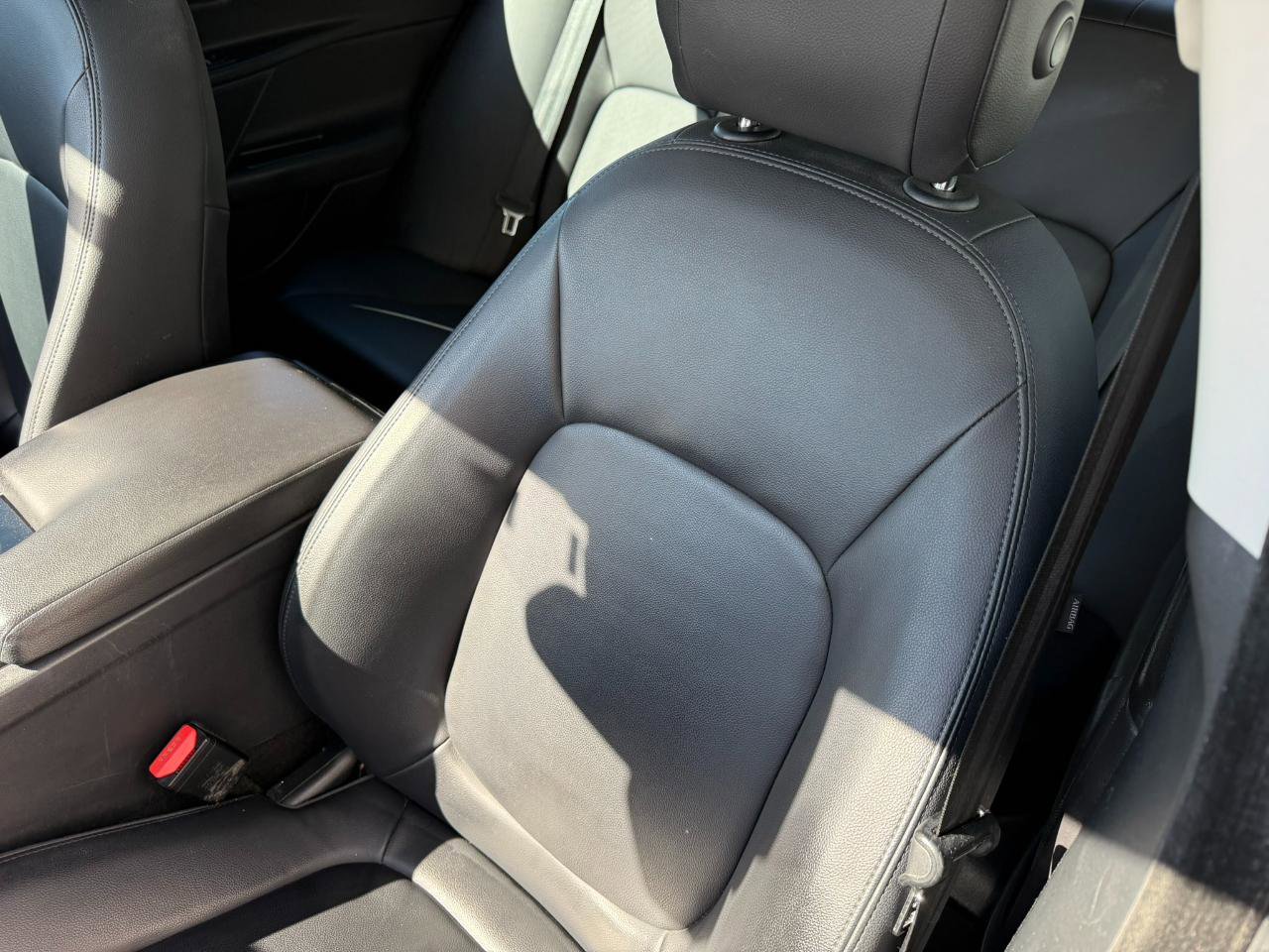 Used 2017 Jaguar XE Premium image 29