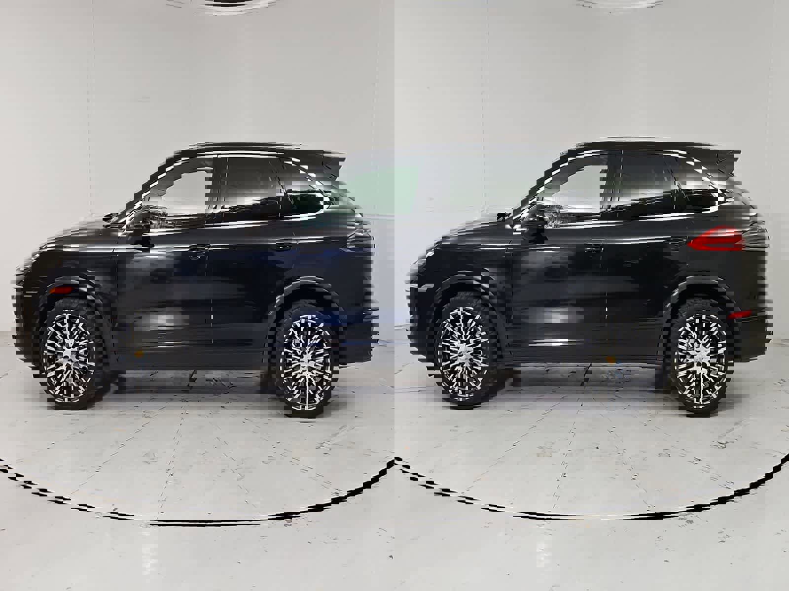 Used 2018 Porsche Cayenne S image 3