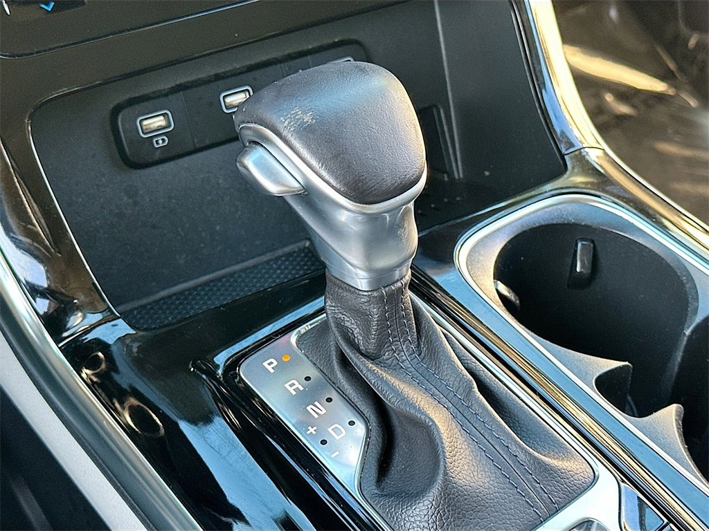 Used 2022 Kia Carnival EX image 17