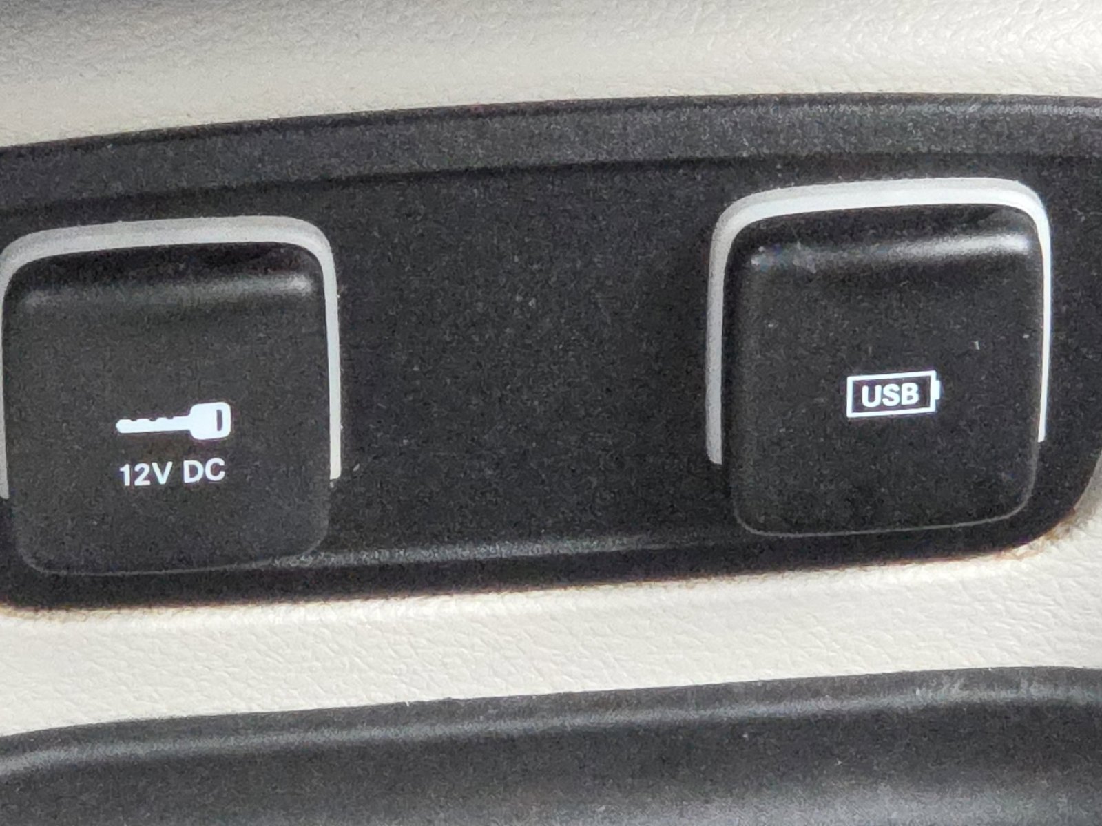 Used 2017 Chrysler Pacifica Touring-L w/ Tire & Wheel Group image 7