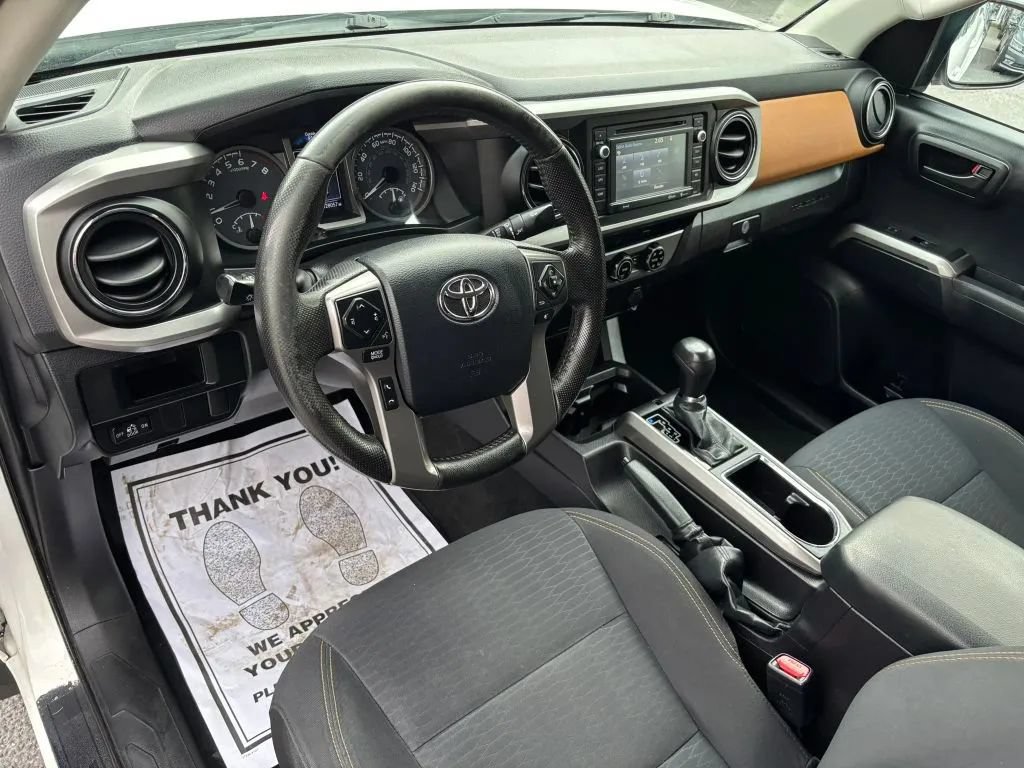 Used 2016 Toyota Tacoma SR5 w/ SR5 Appearance Package (SN) AWD/4WD image 2