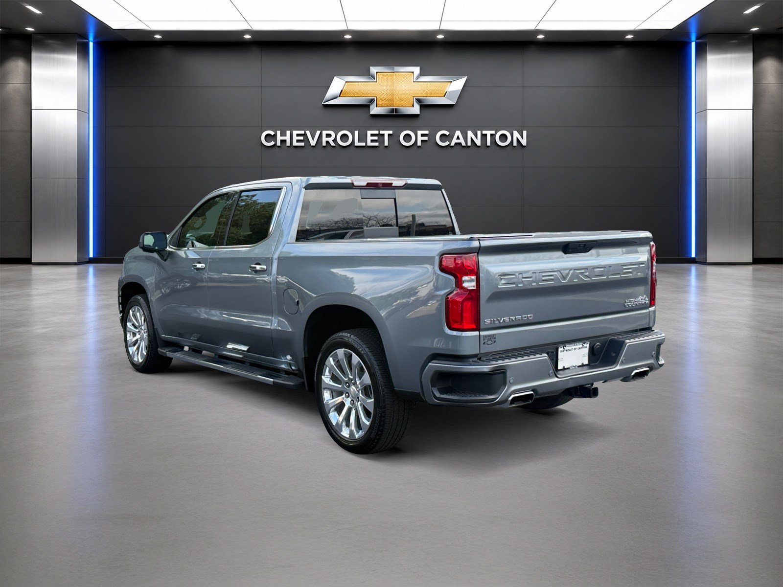 Used 2019 Chevrolet Silverado 1500 High Country w/ Technology Package AWD/4WD image 7