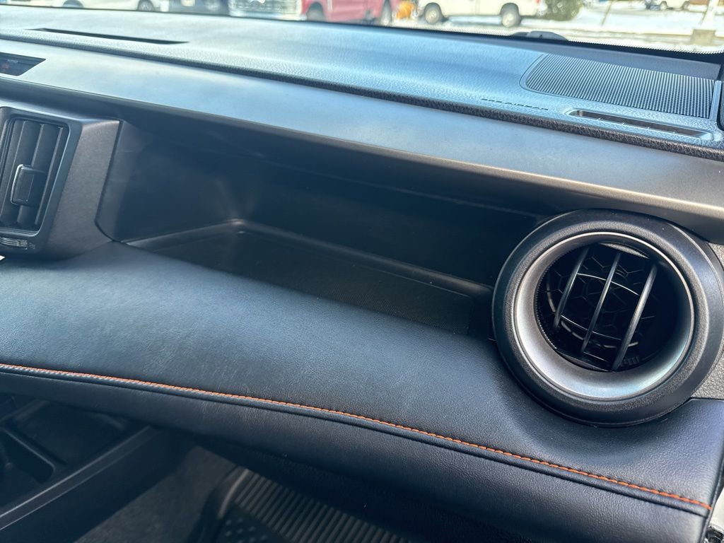 Used 2016 Toyota RAV4 SE image 48