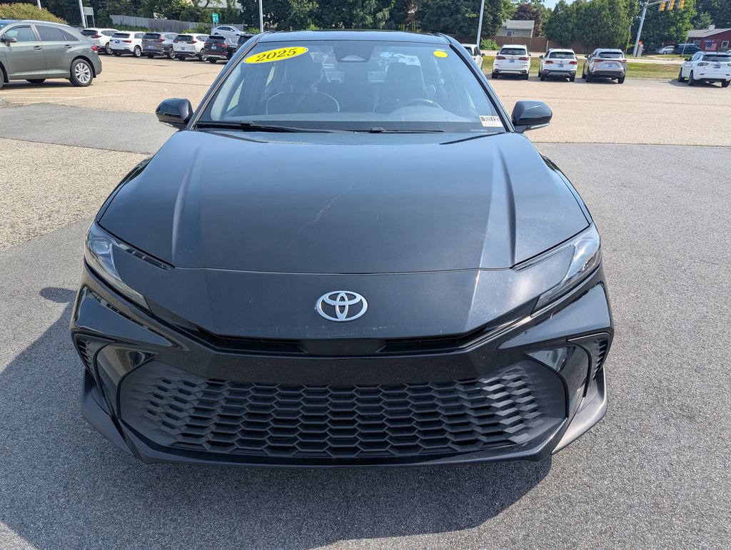 Used 2025 Toyota Camry SE FWD image 9