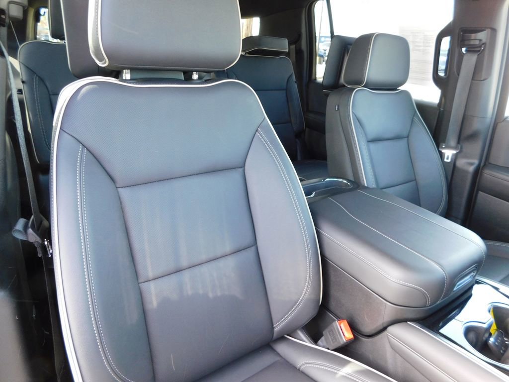 Used 2025 Chevrolet Suburban Premier image 22