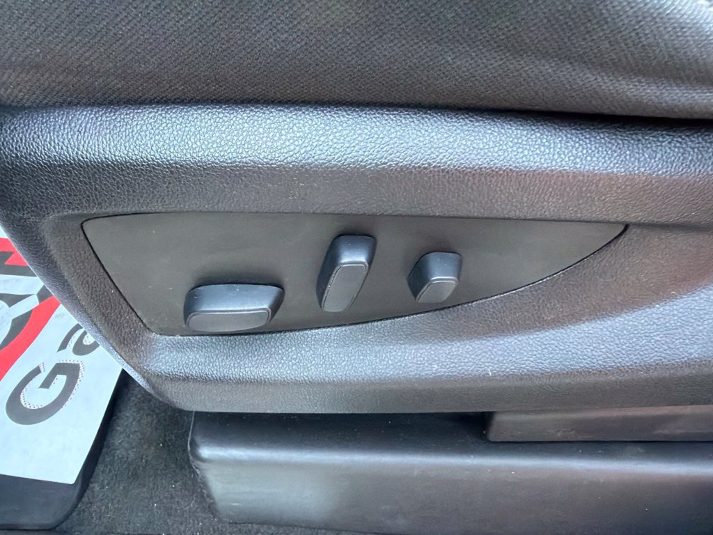 Used 2018 Chevrolet Silverado 1500 LT w/ All Star Edition AWD/4WD image 17