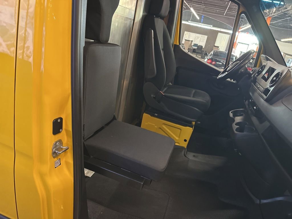 Used 2021 Mercedes-Benz Sprinter 2500 image 8