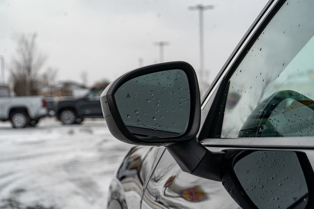 Used 2023 Nissan Rogue S image 16