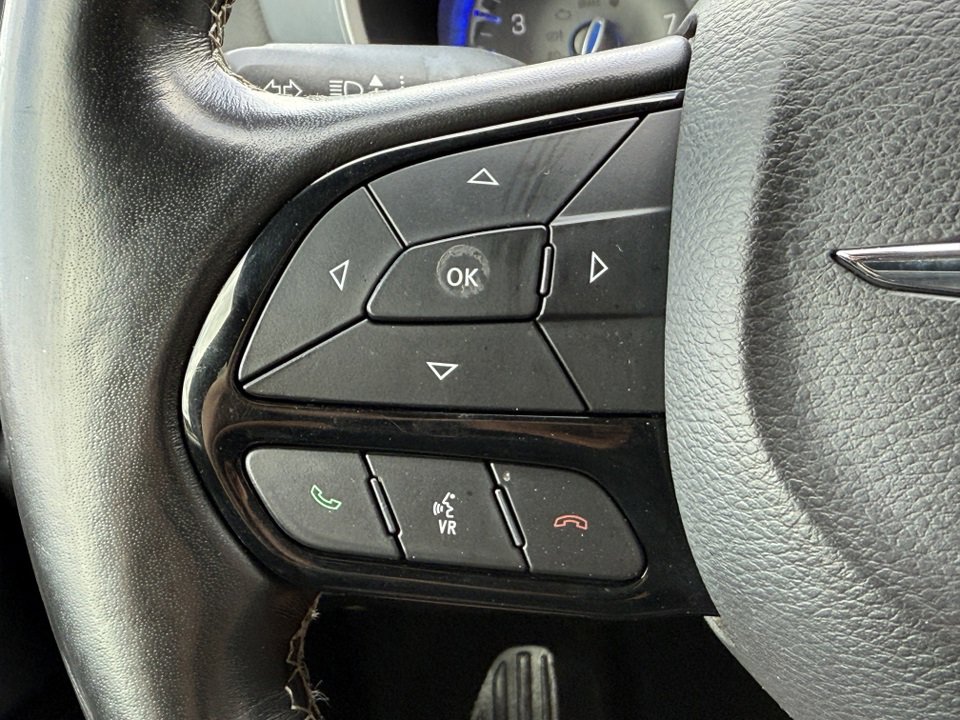 Used 2020 Chrysler Pacifica Touring-L Plus image 25