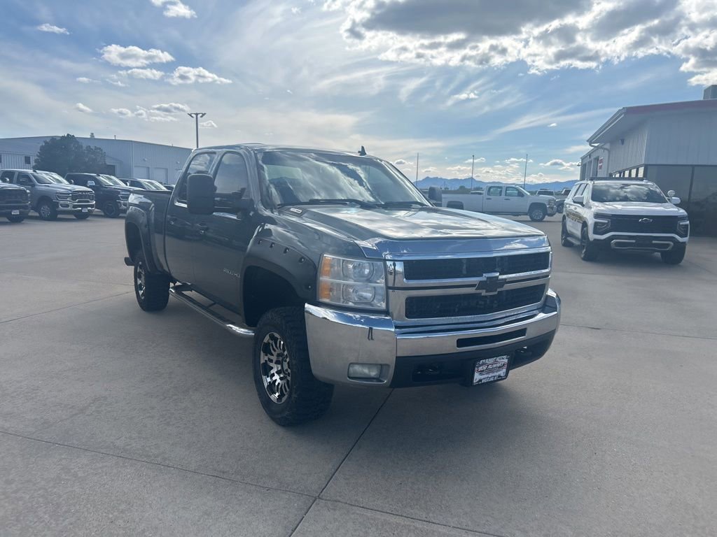 Used 2010 Chevrolet Silverado 2500 LT w/ Interior Plus Package AWD/4WD image 8