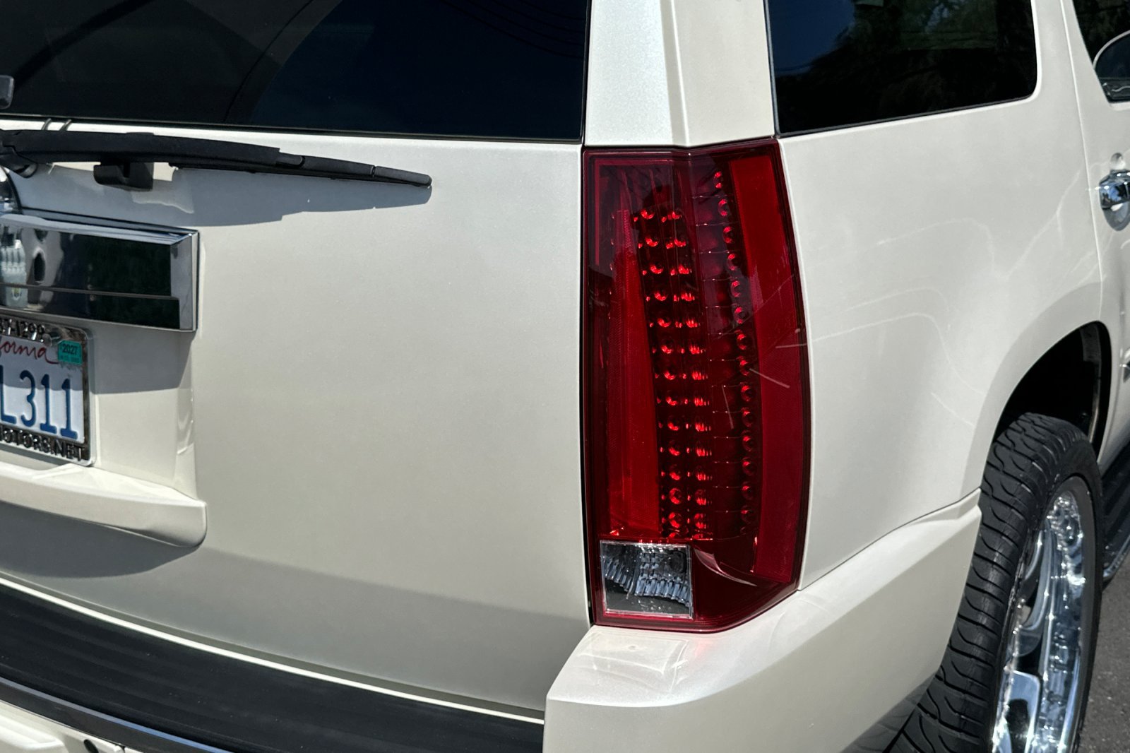 Used 2007 Cadillac Escalade AWD w/ Information Package image 44