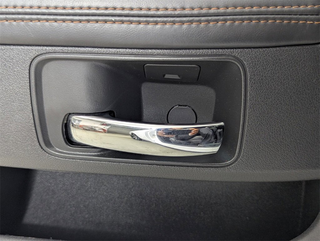 Used 2014 Dodge Challenger R/T image 14