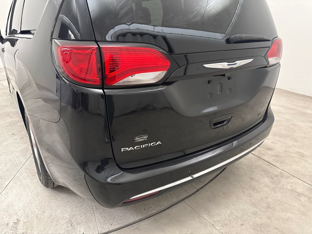 Used 2017 Chrysler Pacifica Touring-L Plus FWD image 21