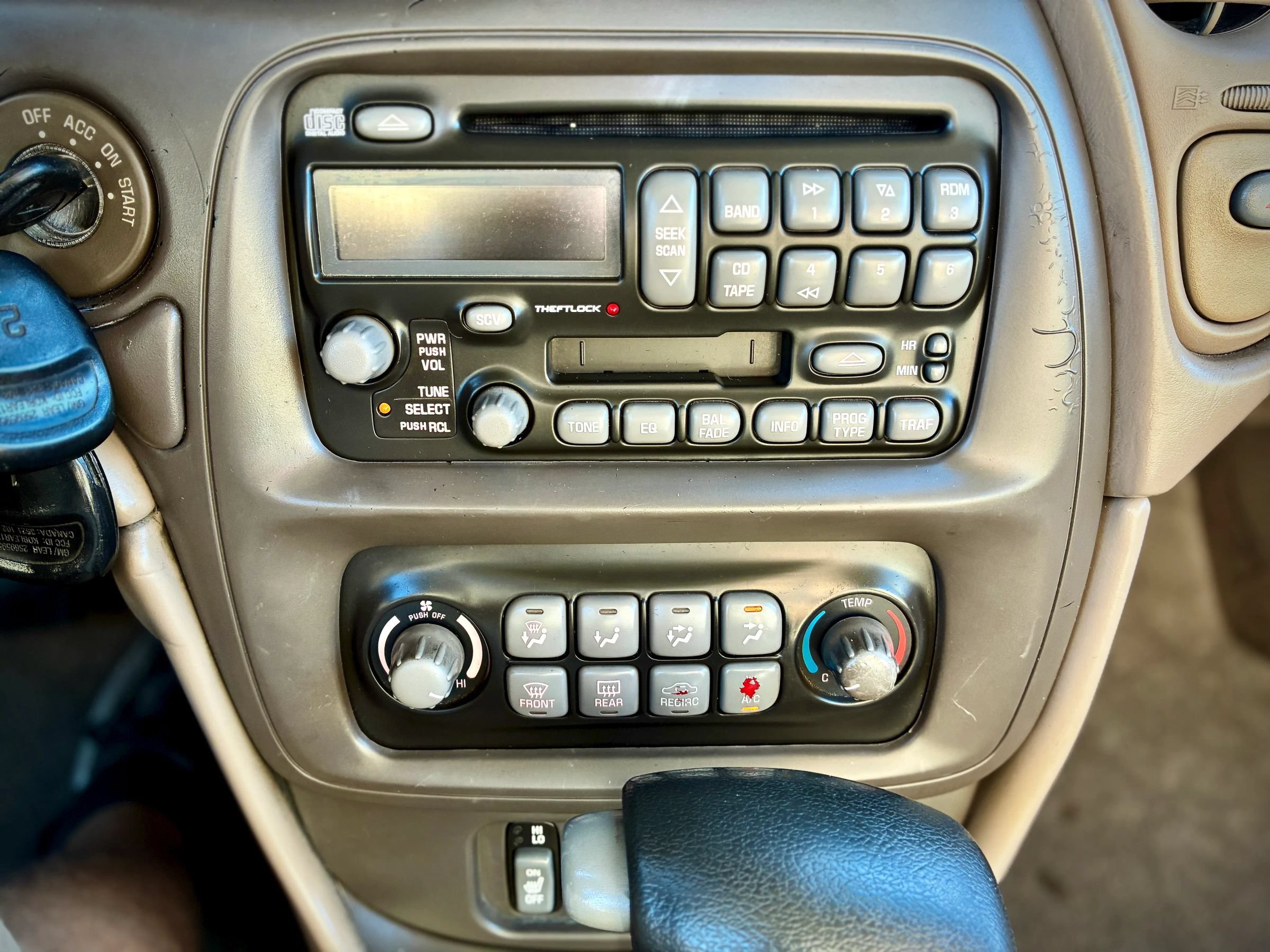 Used 2003 Pontiac Bonneville SLE FWD image 61