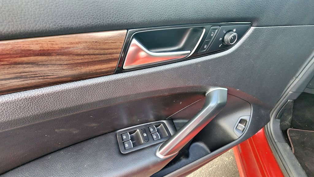 Used 2022 Volkswagen Passat 2.0T image 10