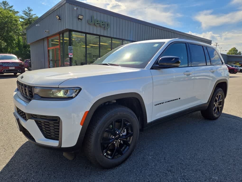 New 2026 Jeep Grand Cherokee Altitude AWD/4WD image 8