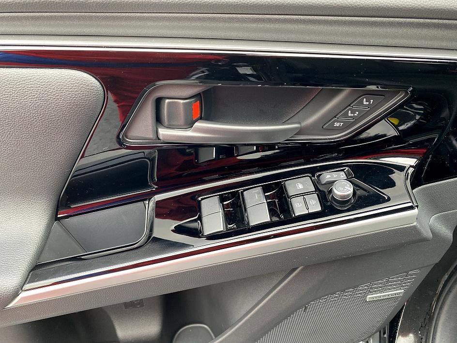 Used 2024 Subaru Solterra Touring image 11