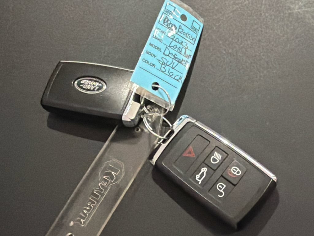 Used 2023 Land Rover Defender 130 X-Dynamic SE AWD/4WD image 36