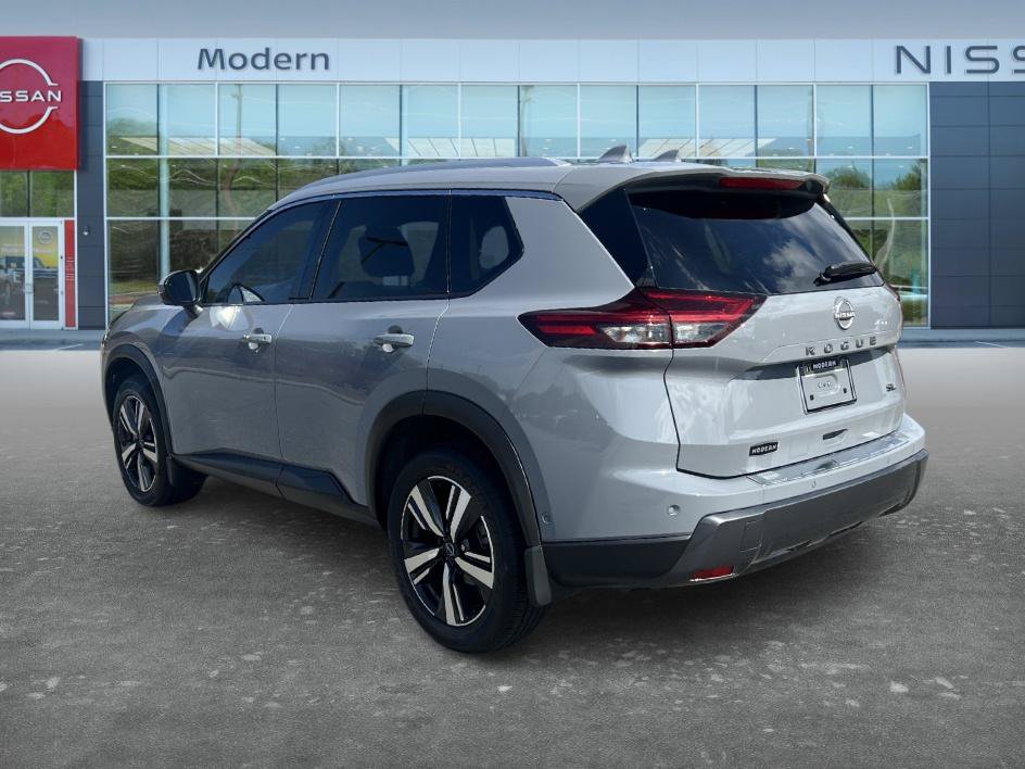 Certified 2025 Nissan Rogue SL w/ Tech Package FWD image 7