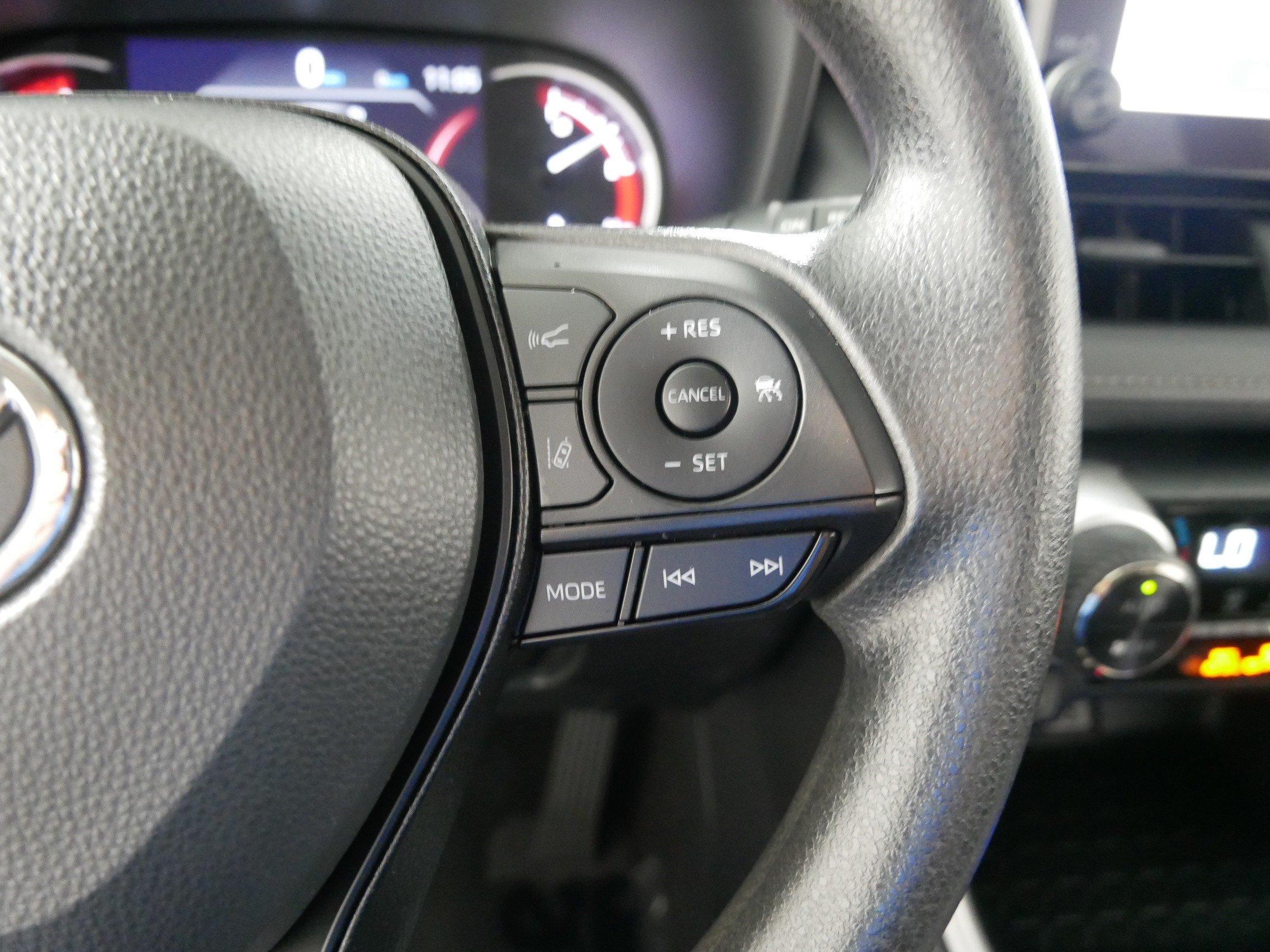 Used 2024 Toyota RAV4 XLE AWD/4WD image 28