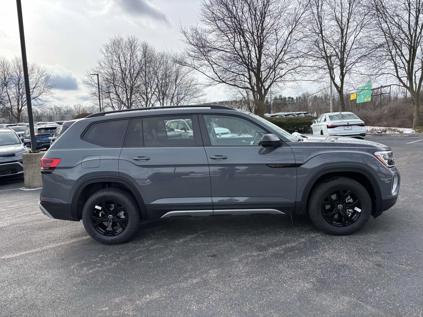 New 2026 Volkswagen Atlas Peak Edition AWD/4WD image 8