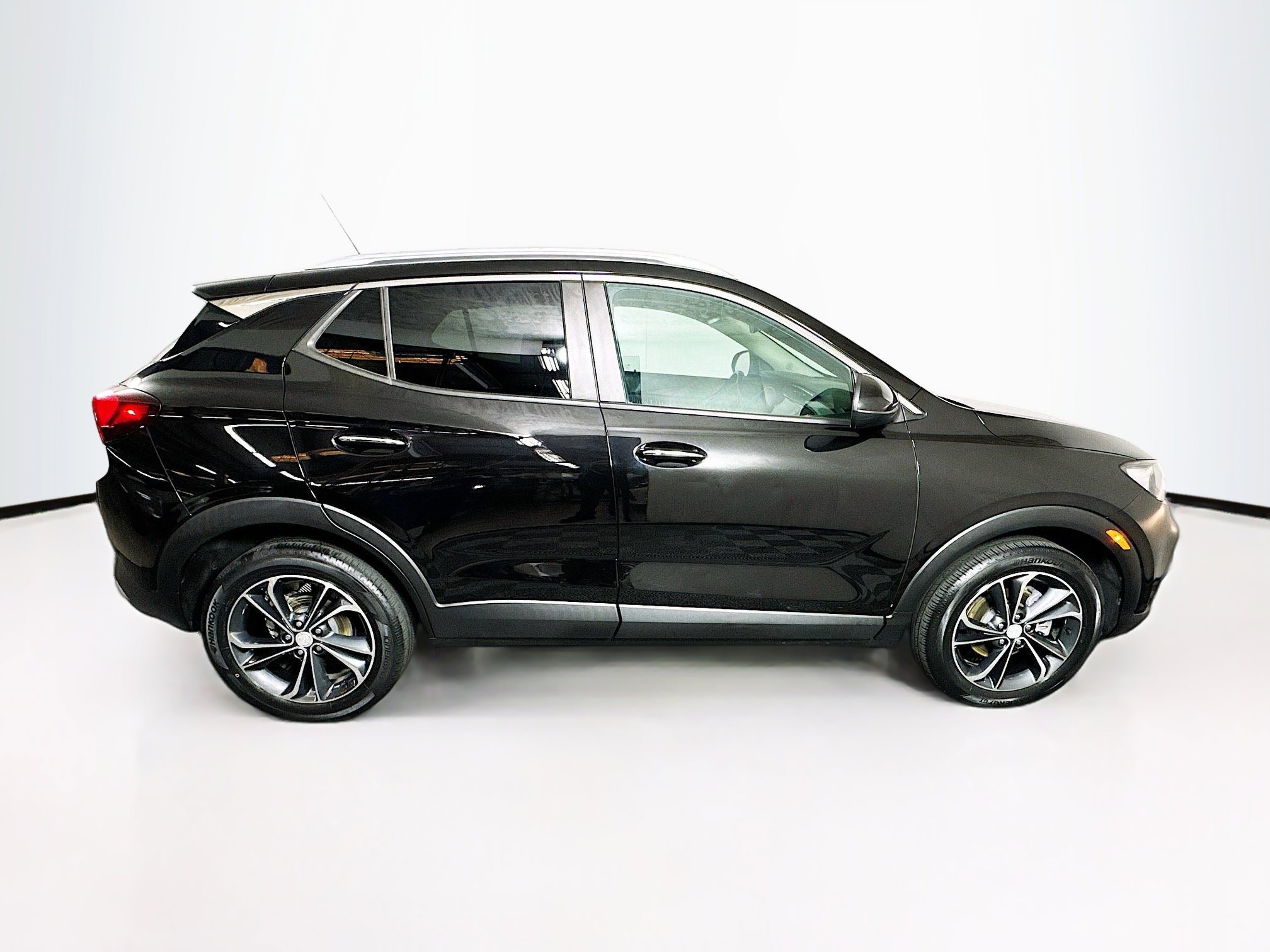 Used 2022 Buick Encore GX Select image 2