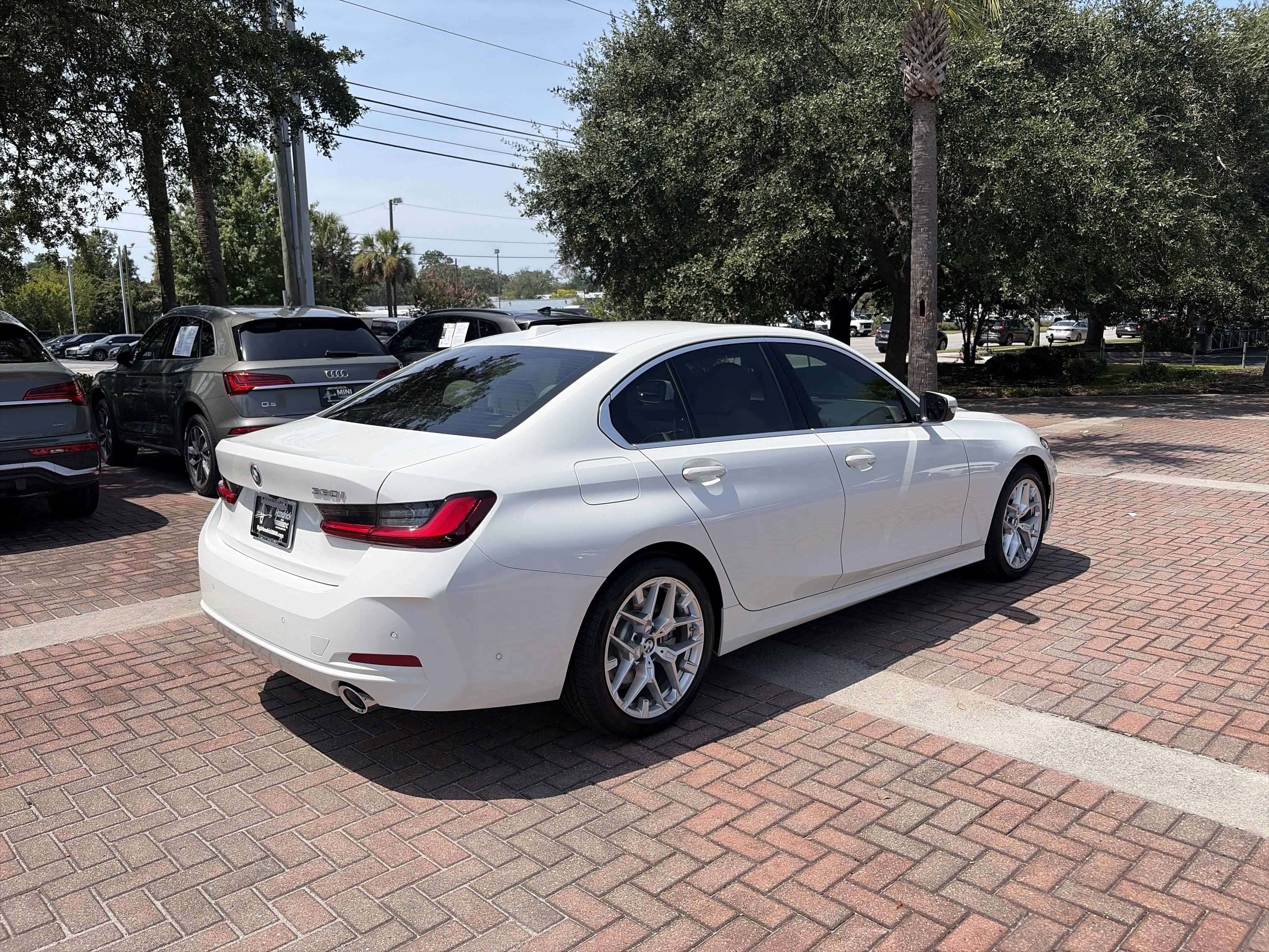 Used 2026 BMW 330i Sedan w/ Premium Package RWD image 9