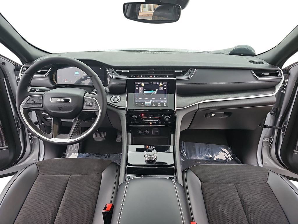 Used 2023 Jeep Grand Cherokee Altitude image 9