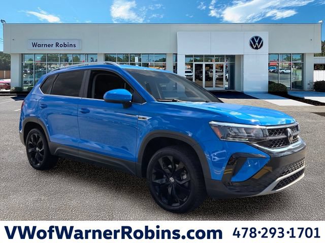 Used 2023 Volkswagen Taos SE w/ Black Wheel Package