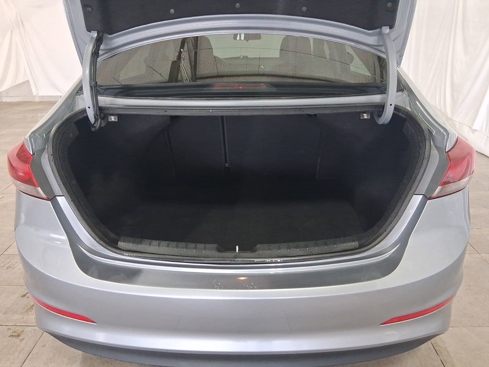 Used 2017 Hyundai Elantra SE image 28