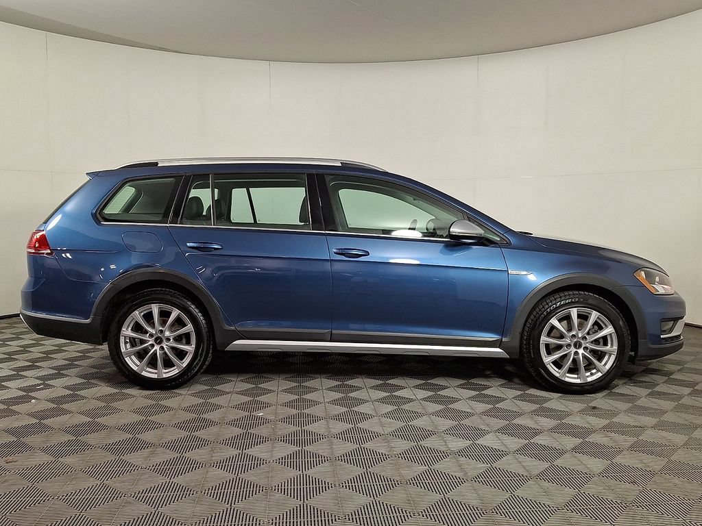 Used 2017 Volkswagen Golf Alltrack S AWD/4WD image 10