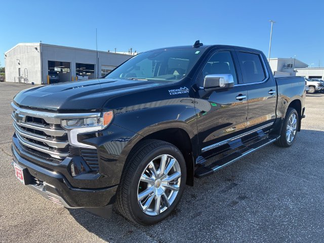 Used 2024 Chevrolet Silverado 1500 High Country w/ High Country Premium Package AWD/4WD image 9