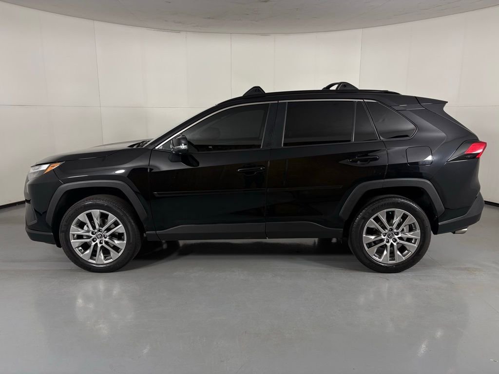 Used 2022 Toyota RAV4 XLE Premium AWD/4WD image 5