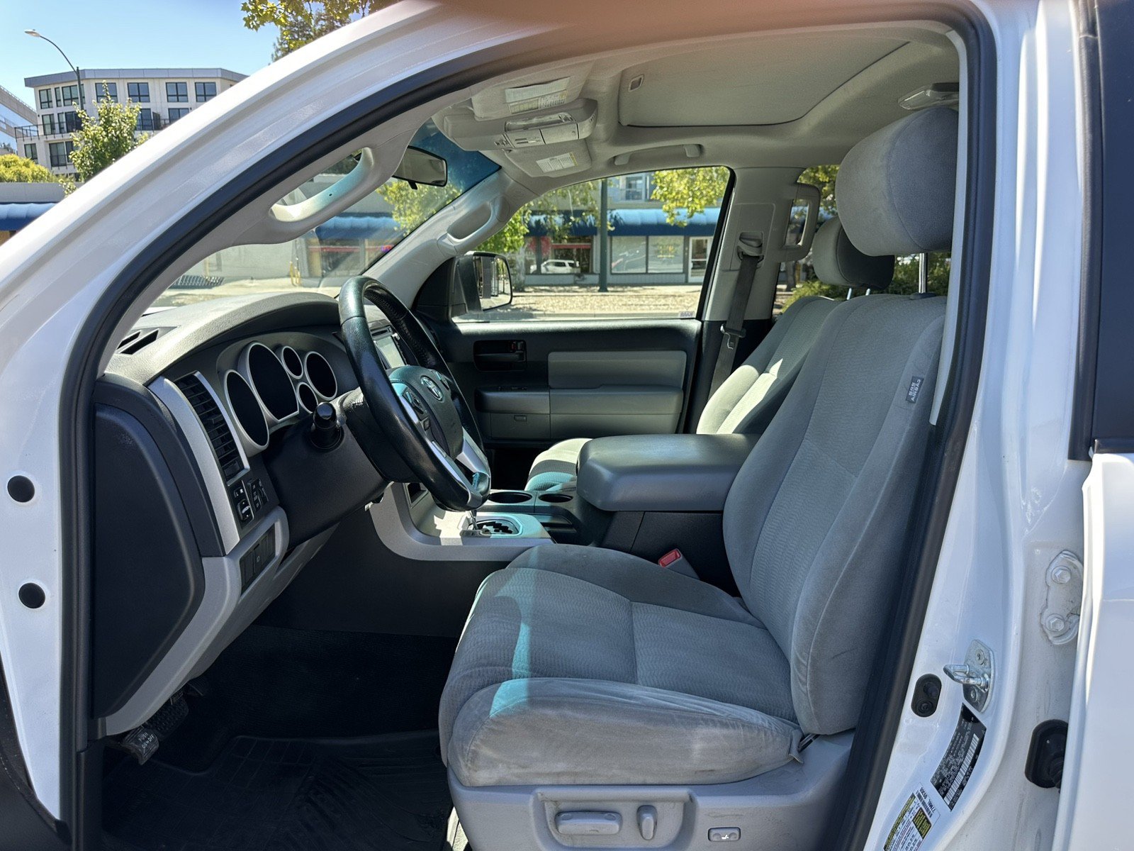 Used 2015 Toyota Sequoia SR5 AWD/4WD image 18