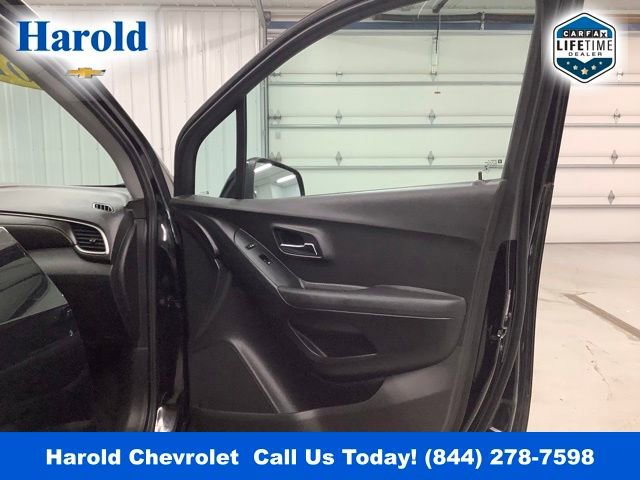 Used 2018 Chevrolet Trax LT w/ LT Convenience Package image 10