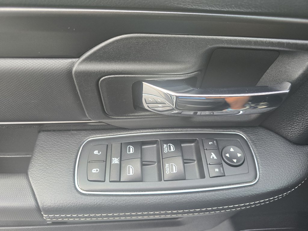 Used 2018 RAM 1500 Rebel w/ Luxury Group AWD/4WD image 17