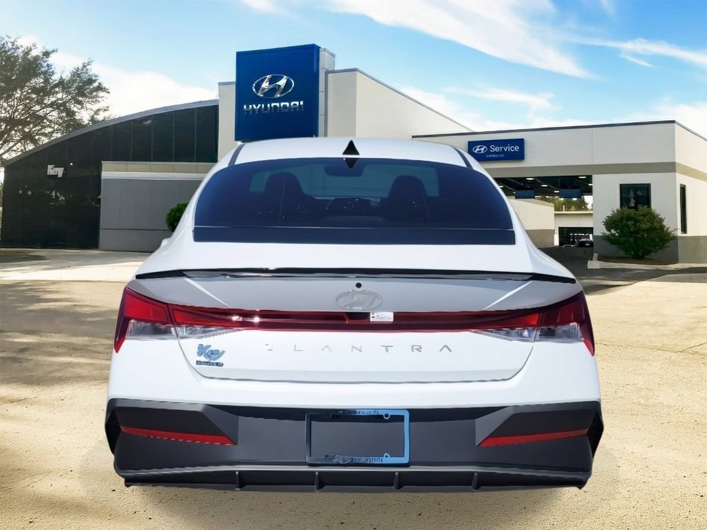 Used 2025 Hyundai Elantra Sport FWD image 5