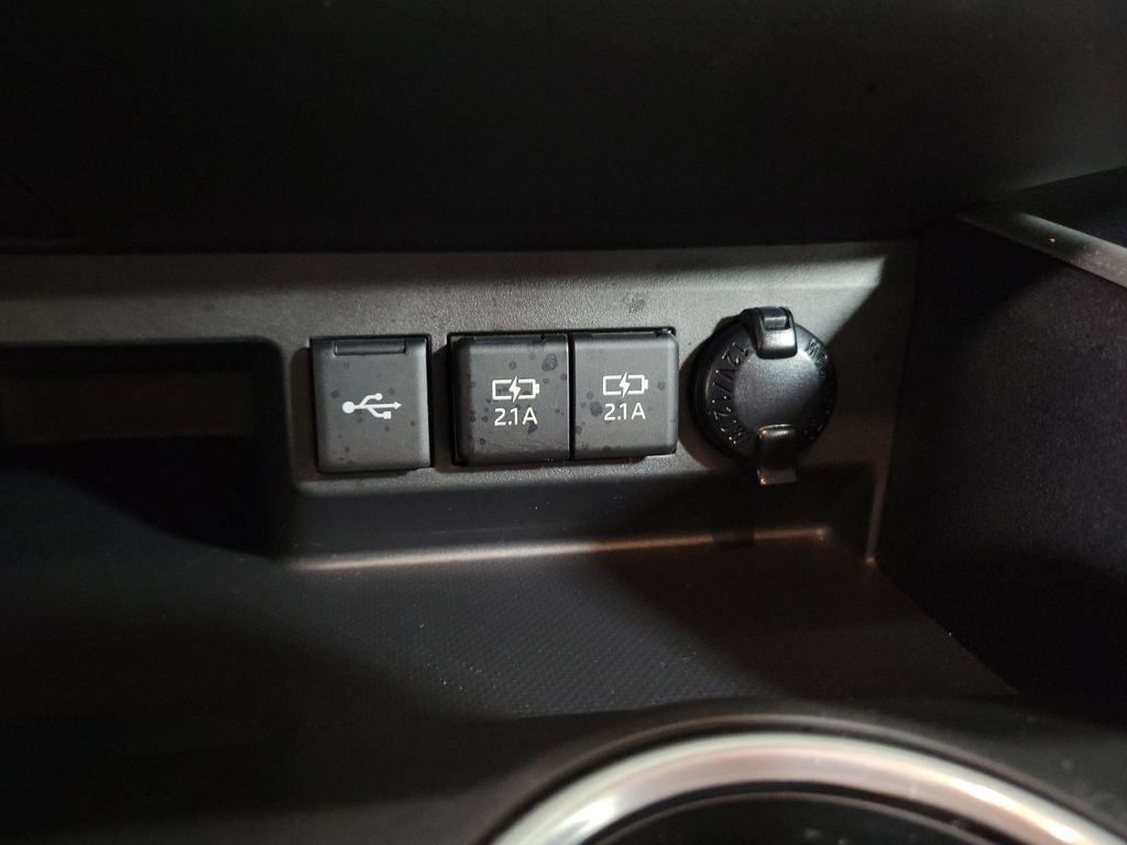 Used 2020 Toyota Highlander XLE FWD image 20