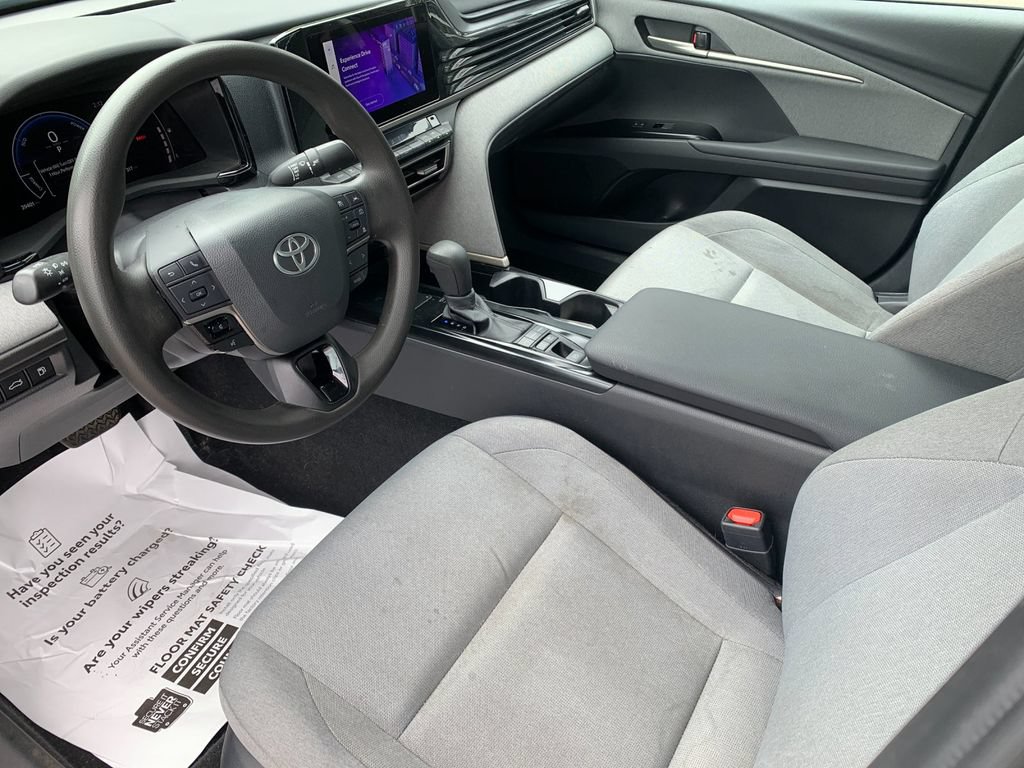 Used 2025 Toyota Camry LE w/ Convenience Package FWD image 11