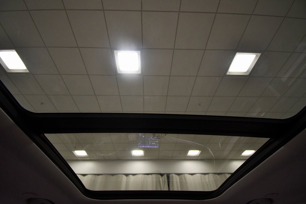 Used 2021 Jeep Grand Cherokee L Limited w/ Luxury Tech Group II image 16