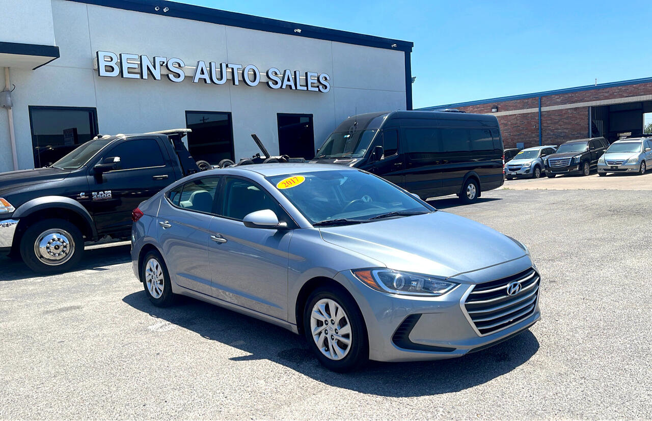 Used 2017 Hyundai Elantra SE image 4
