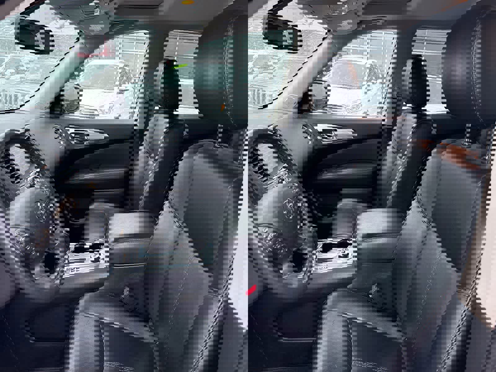 Used 2018 Nissan Pathfinder SL w/ SL Premium Package image 14