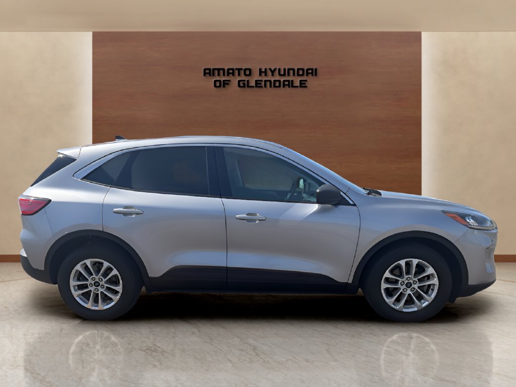 Used 2022 Ford Escape SE w/ Cold Weather Package FWD image 6