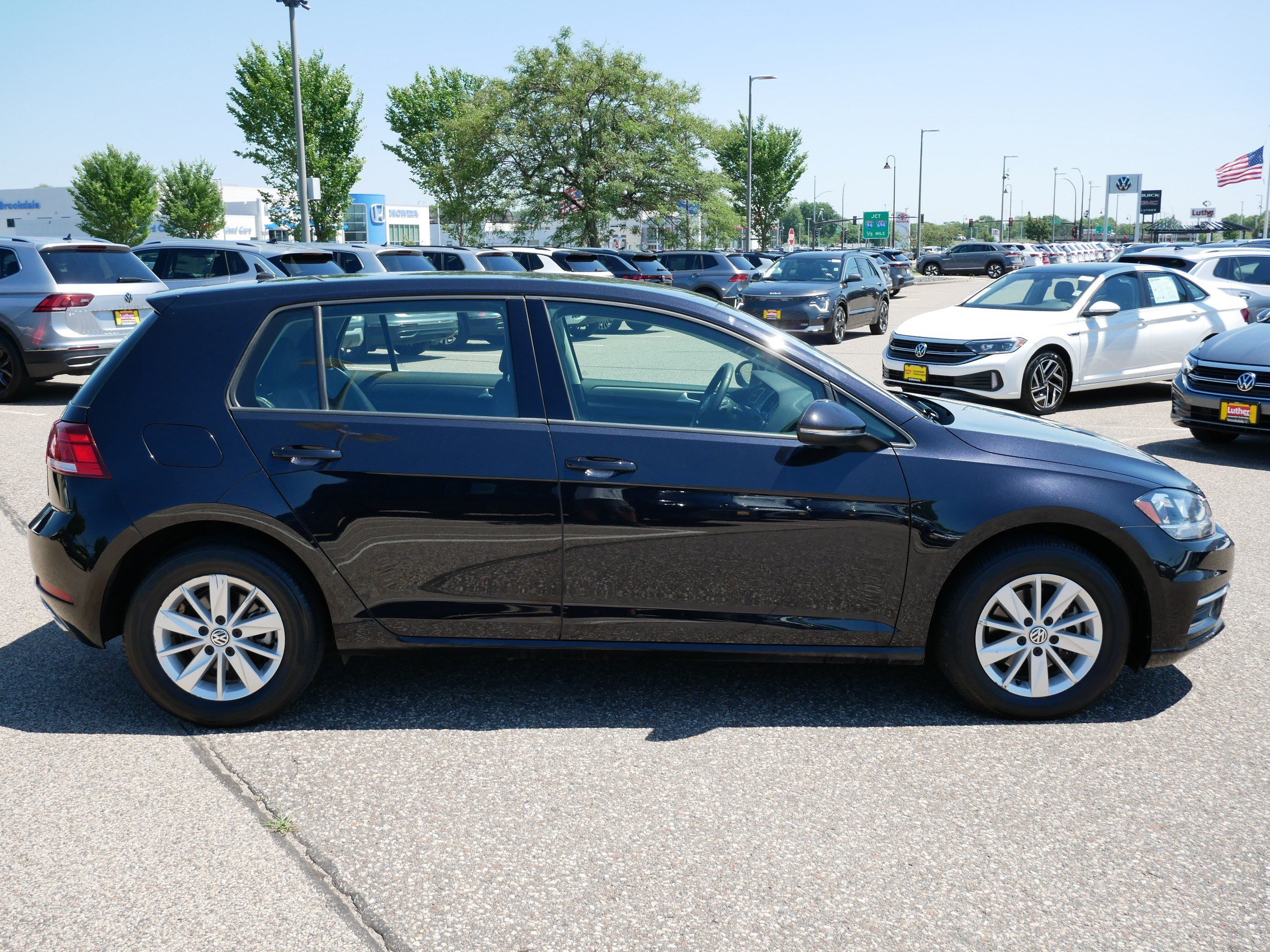 Used 2019 Volkswagen Golf S FWD image 8