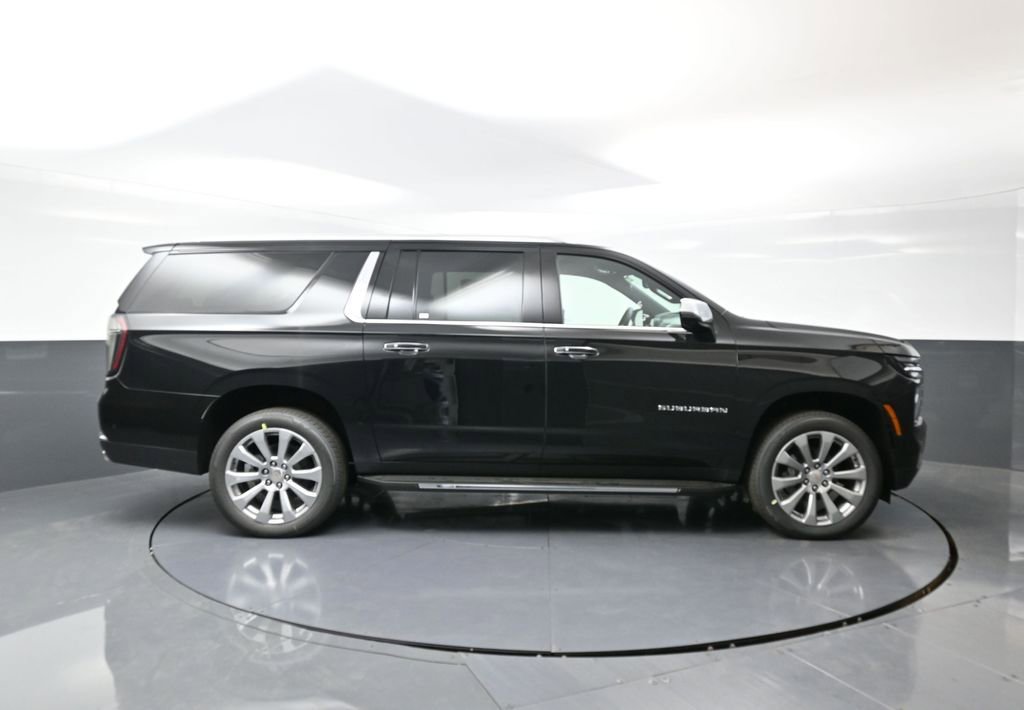 New 2026 Chevrolet Suburban Premier image 2