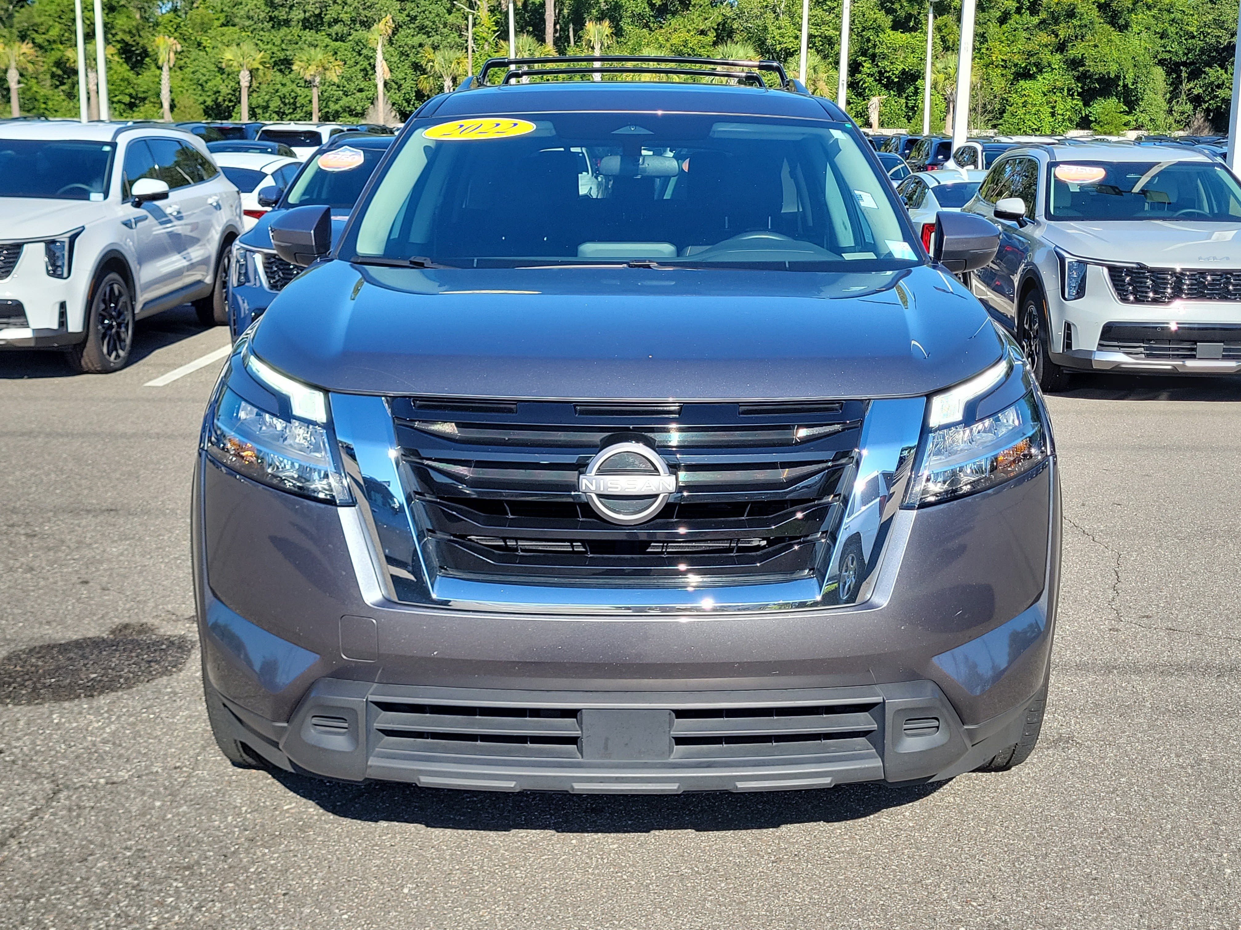 Used 2022 Nissan Pathfinder SV w/ SV Premium Package FWD image 2