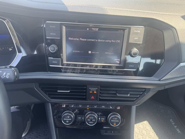 Used 2023 Volkswagen Jetta SE w/ Panoramic Sunroof Package FWD image 18