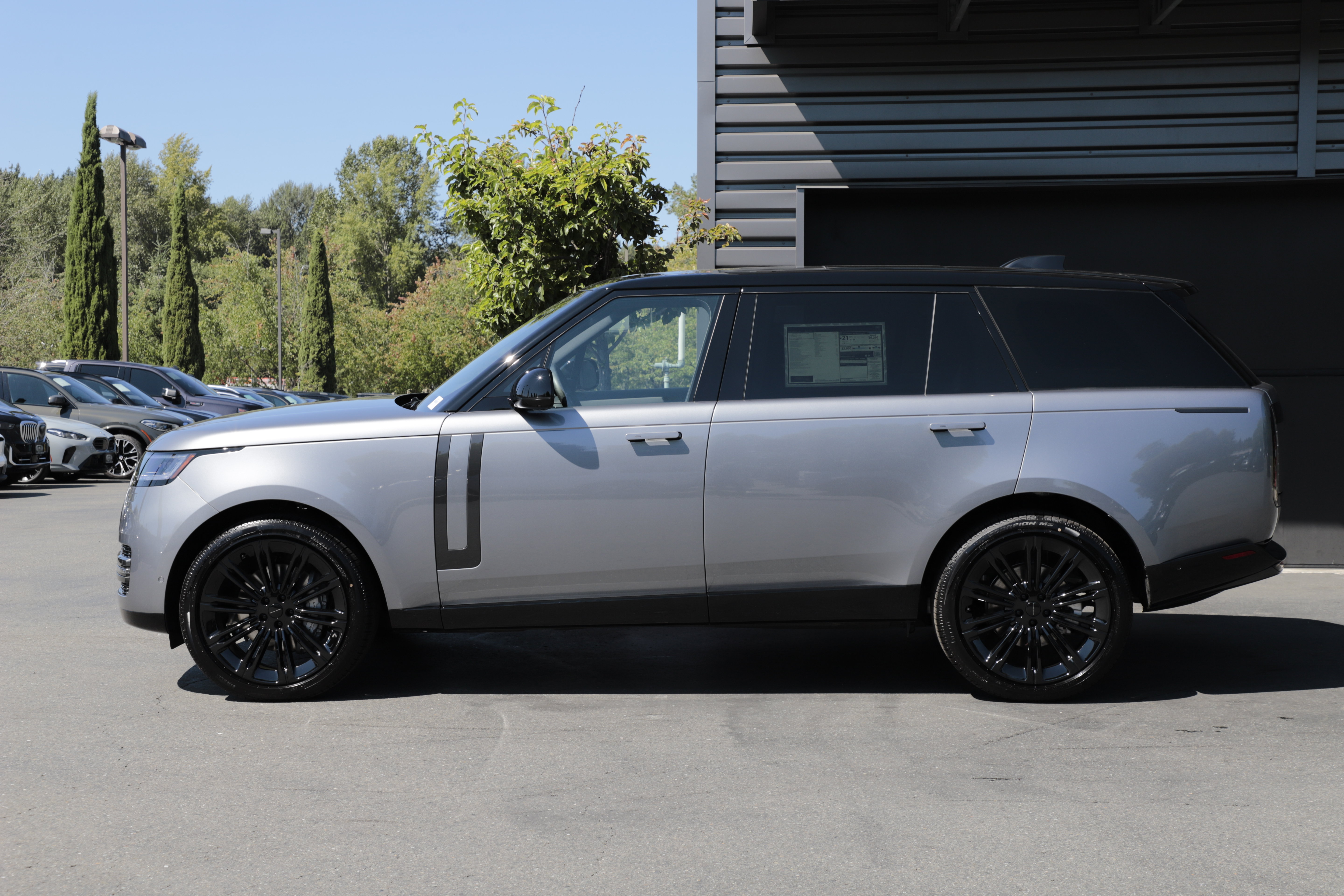 New 2026 Land Rover Range Rover Long Wheelbase SE AWD/4WD image 7